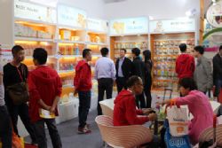 ����չ��